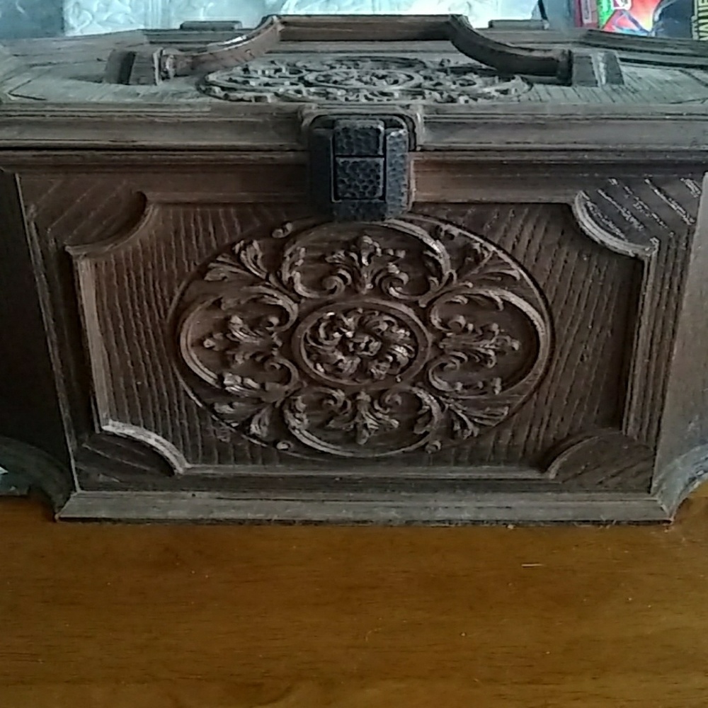Sewing box full of things